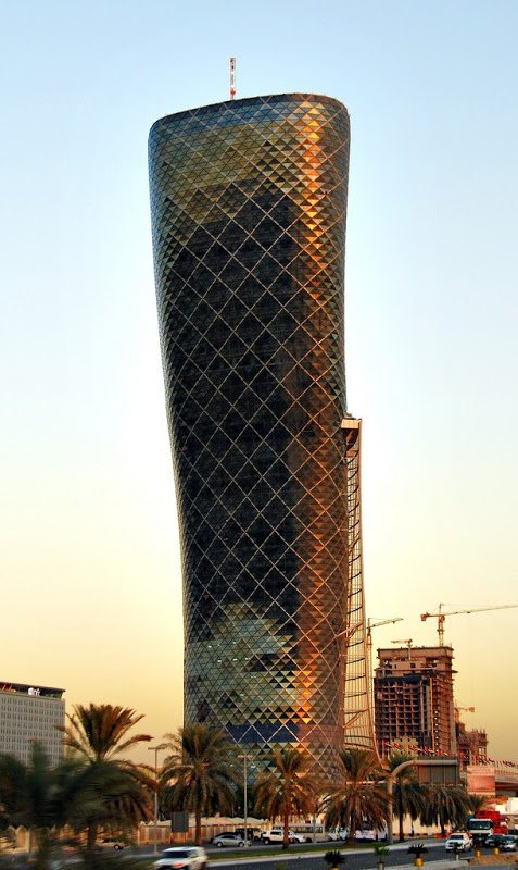 Здание «Ворота столицы»: Падающая башня Абу-Даби
