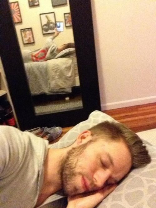 Мой малыш сфоткал меня спящей – новый Интернет-мем (12 фото)