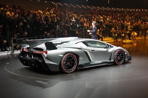 Премьеры Женевского автосалона: самый быстрый суперкар компании Lamborghini (15 фото)