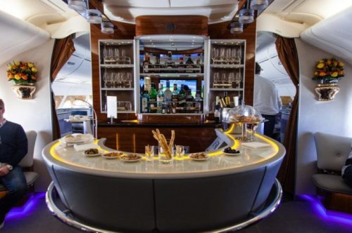 Комфорт и роскошь бизнес-класса Emirates A380 (16 фото)