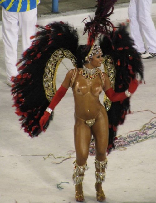 Участницы бразильских карнавалов (17 фото)