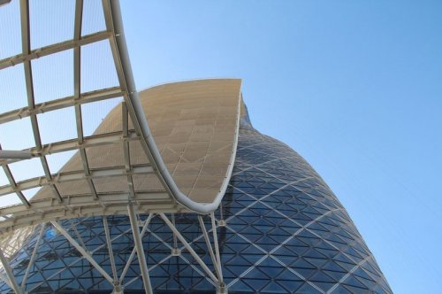 Здание «Ворота столицы»: Падающая башня Абу-Даби