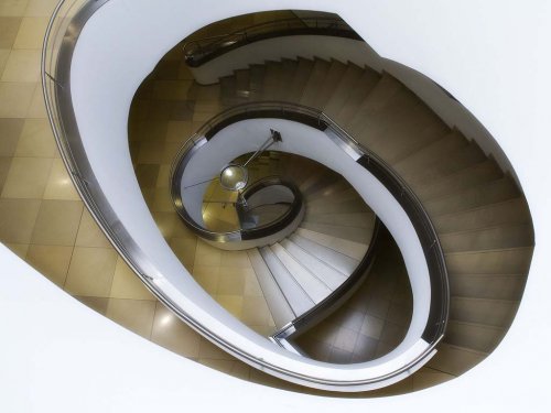 Головокружительные винтовые лестницы в фотографиях Нильса Айсфельда(23 шт)