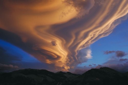 Причудливые формы лентикулярных облаков (20 фото)