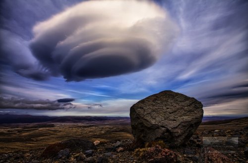 Причудливые формы лентикулярных облаков (20 фото)