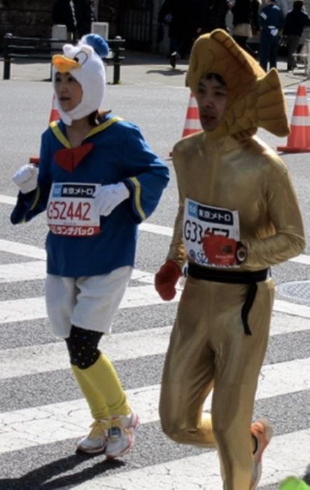 Весельчаки токийского марафона (36 фото)