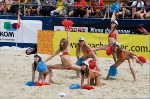 Спортивные украинские девушки из группы поддержки (14 фото)