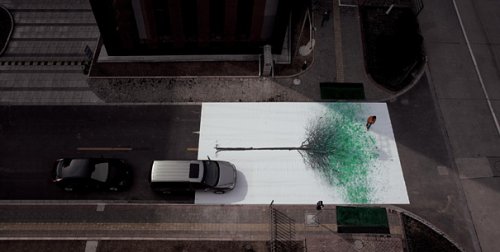 Креативная рекламная кампания на пешеходных переходах Китая (6 фото + 1 видео)
