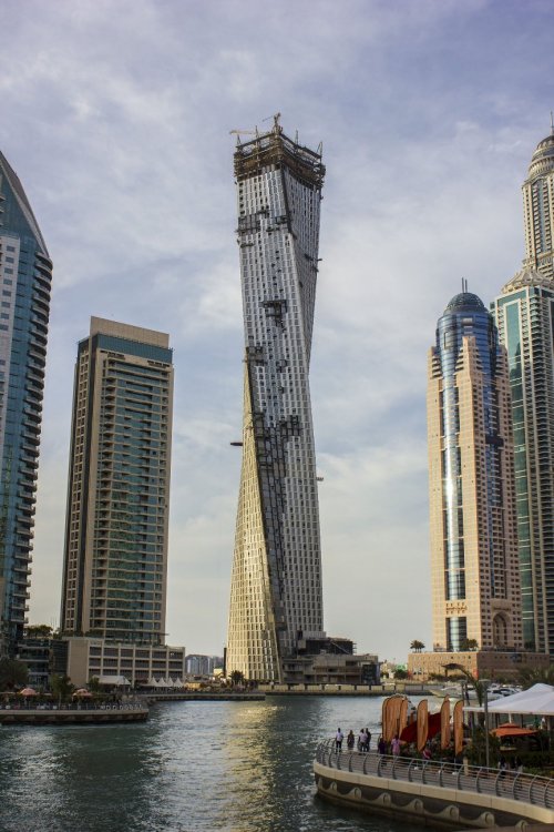Необычные небоскрёбы спиралевидной конструкции (30 фото)
