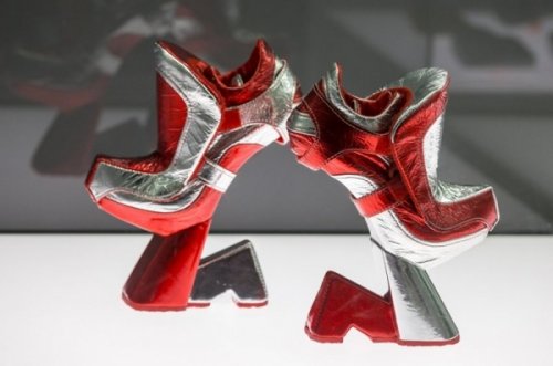 Обувь экспериментального дизайна на выставке в Лейпциге (22 фото)
