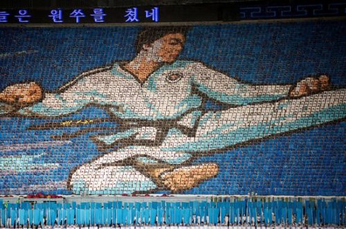 Изумительные человеческие мозаики на массовых играх Ариран в Северной Корее
