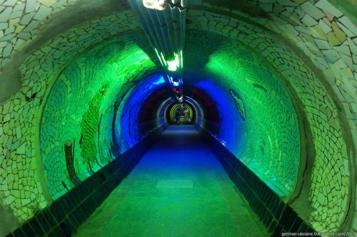 Сказочный тоннель к морю в одесском санатории (23 фото)