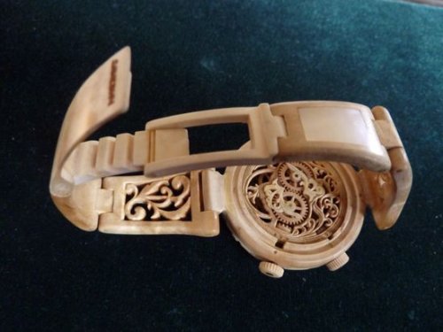 Потрясающие наручные часы из дерева от Валерия Даневич