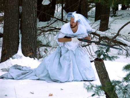 10 Самых забавных вариантов использования свадебного платья бывшей жены