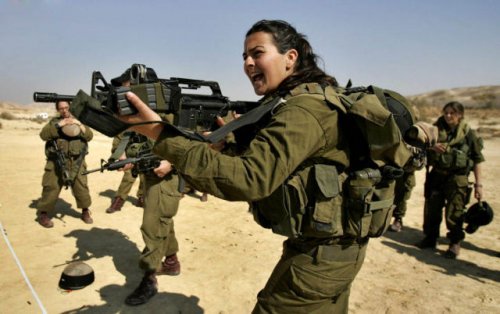 Девушки в израильской Армии тоже любят фотографироваться (31 фото)
