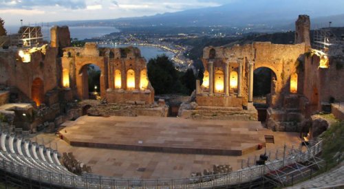 10 Невероятных древних театров, которые вы можете посетить и сегодня