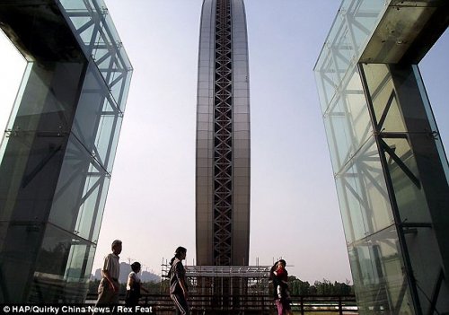 В Китае строится одно из самых высоких в мире колёс обозрения (8 фото)
