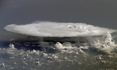 Взгляд на облака из космоса (12 фото)