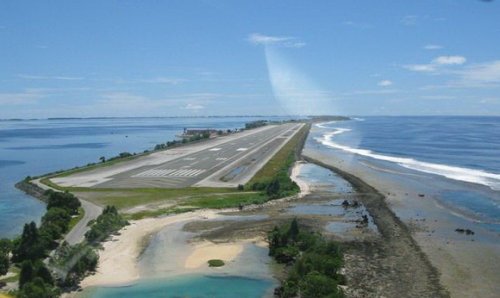 11 Удивительных островных аэропортов