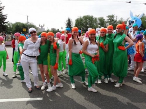 В Перми в честь Дня города состоялось карнавальное шествие (14 фото)