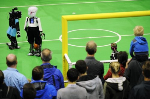В Эйндховене состоялся RoboCup 2013 – чемпионат мира по футболу среди роботов (19 фото)