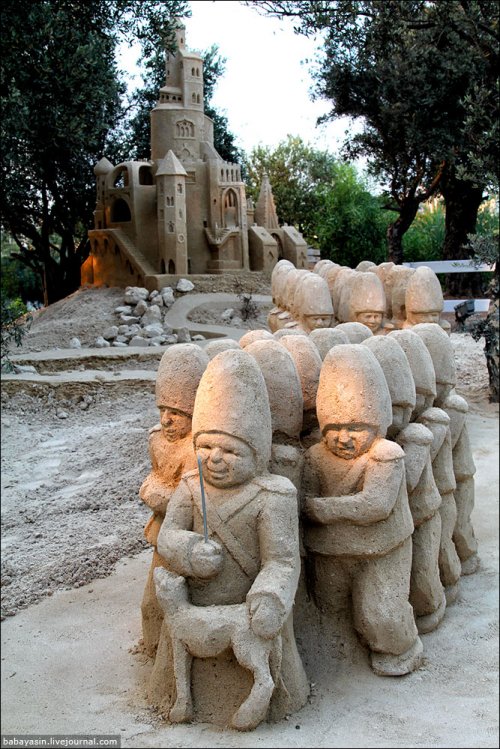 В Израиле стартовал фестиваль песчаных фигур "Сказки на песке" (20 фото)