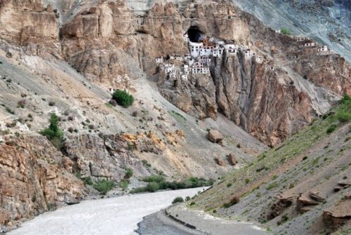 10 Невероятно изолированных монастырей