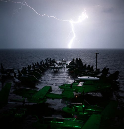 На борту военного корабля (29 фото)