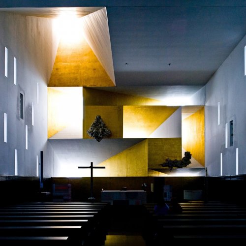 Архитектурные формы современных соборов и церквей (19 фото)