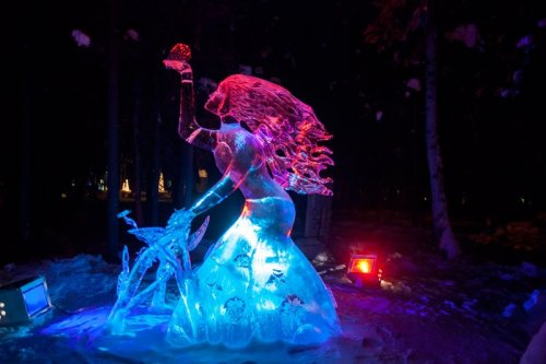 Ледяные скульптуры в Фэрбанксе (15 фото)