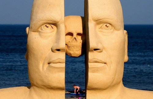 Песчаные скульптуры огромных размеров со всего света (14 фото)