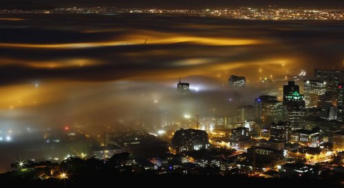Города, окутанные туманом (14 фото)
