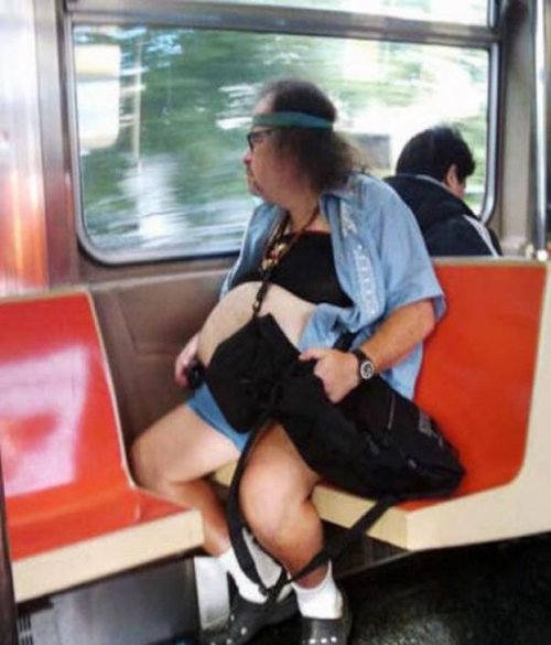 Странные пассажиры в метро (25 фото)