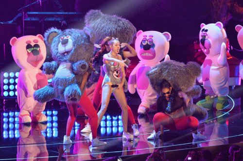 Майли Сайрус и Леди Гага на MTV VMA 2013 (24 фото)