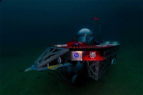 Подводная лодка, собранная из металлолома (7 фото + видео)