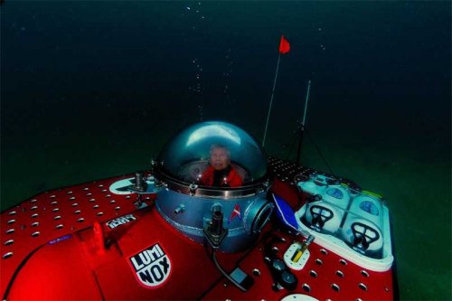 Подводная лодка, собранная из металлолома (7 фото + видео)