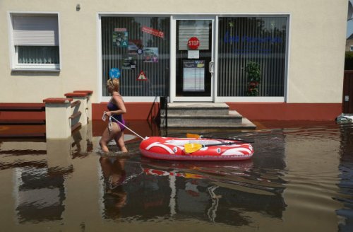 Наводнение для некоторых – не повод унывать (34 фото)