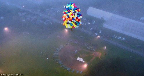 Попытка пересечь Атлантику на 375 воздушных шарах (16 фото)