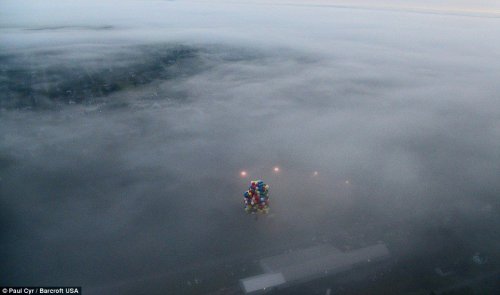 Попытка пересечь Атлантику на 375 воздушных шарах (16 фото)