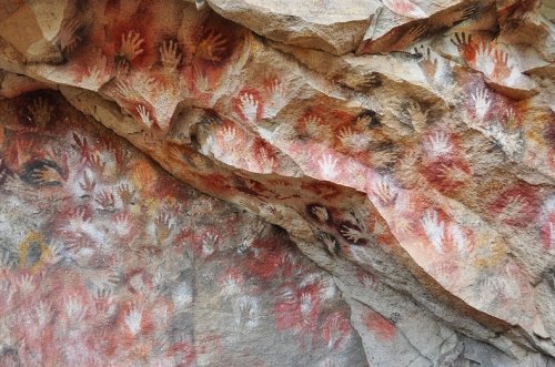 Пещера рук в Патагонии (12 фото)