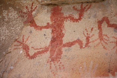 Пещера рук в Патагонии (12 фото)