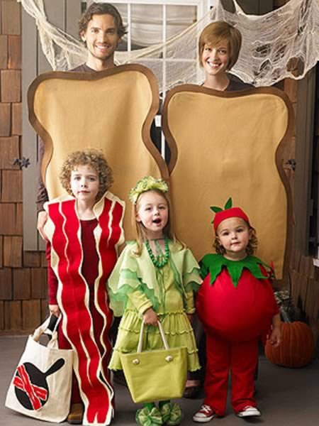 Прикольные костюмы на Хэллоуин для всей семьи (12 фото)