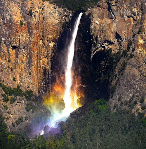 Восхитительные снимки радужного водопада Брайдалвейл (4 фото)