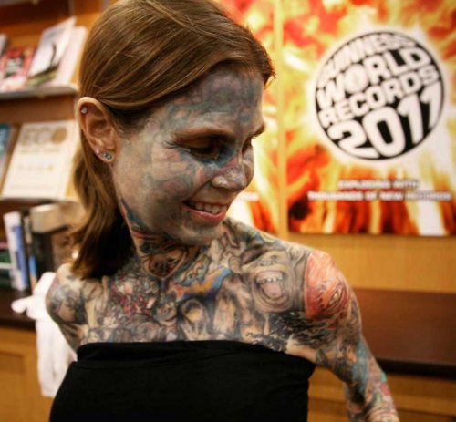 Джулия Гнус – рекордсменка по количеству татуировок (7 фото)