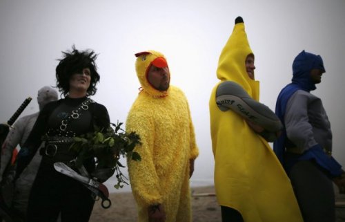 В Санта-Монике прошёл Хэллоуинский конкурс среди серфингистов (13 фото)