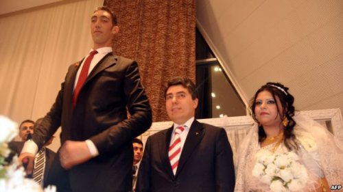 Женился самый высокий человек в мире (15 фото)