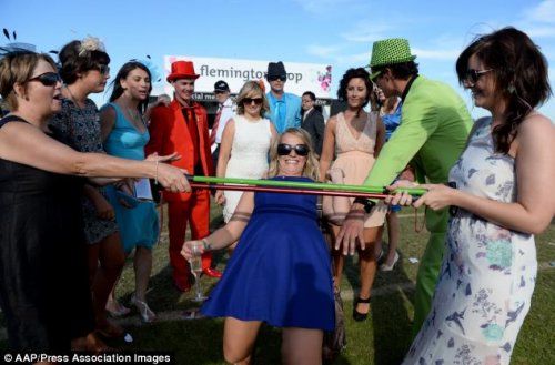 В Австралии прошли ежегодные лошадиные скачки на Кубок Мельбурна (27 фото)