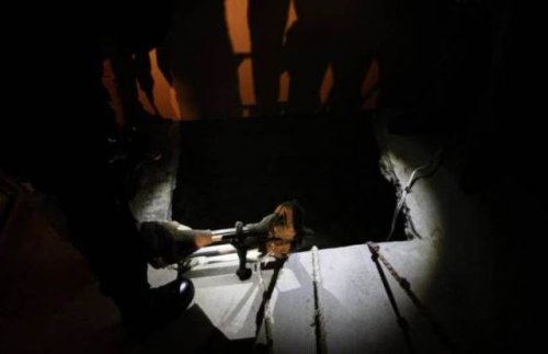 Полицейские обнаружили тоннель между США и Мексикой (9 фото)