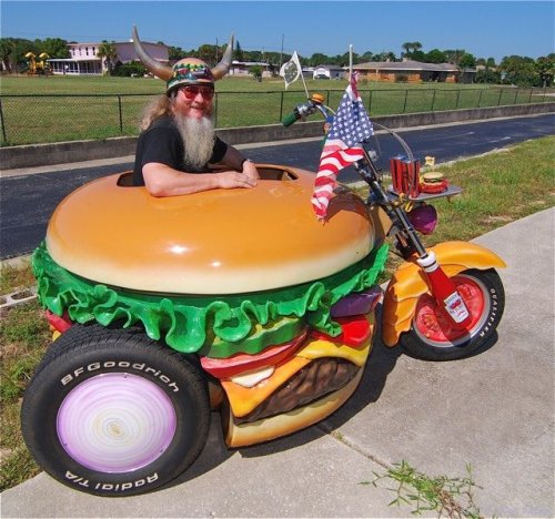 Гамбургер Гарри – самый большой фанат гамбургеров в мире (3 фото + видео)
