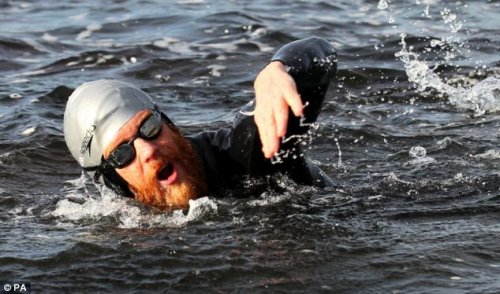 32-летний мужчина проплыл вдоль восточного побережья Великобритании (13 фото)